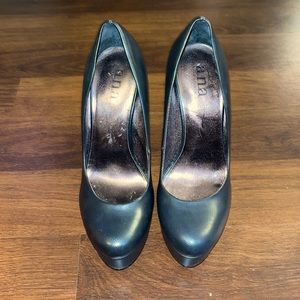 Ana, Black patent leather heel, size 7